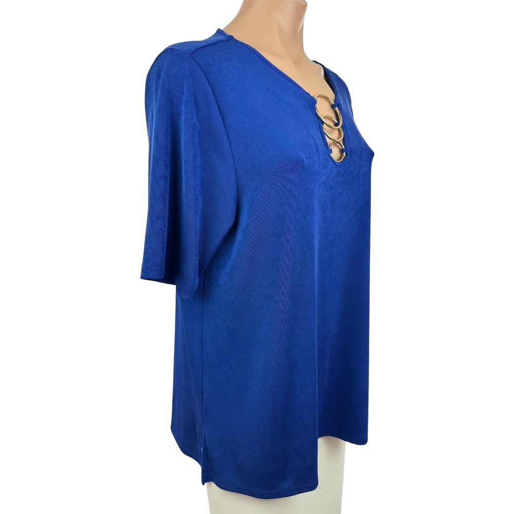 Chico's Travelers Top Pullover Size 2/L Short Sleeve 3 Gold Rings at Neckline - Picture 4 of 8